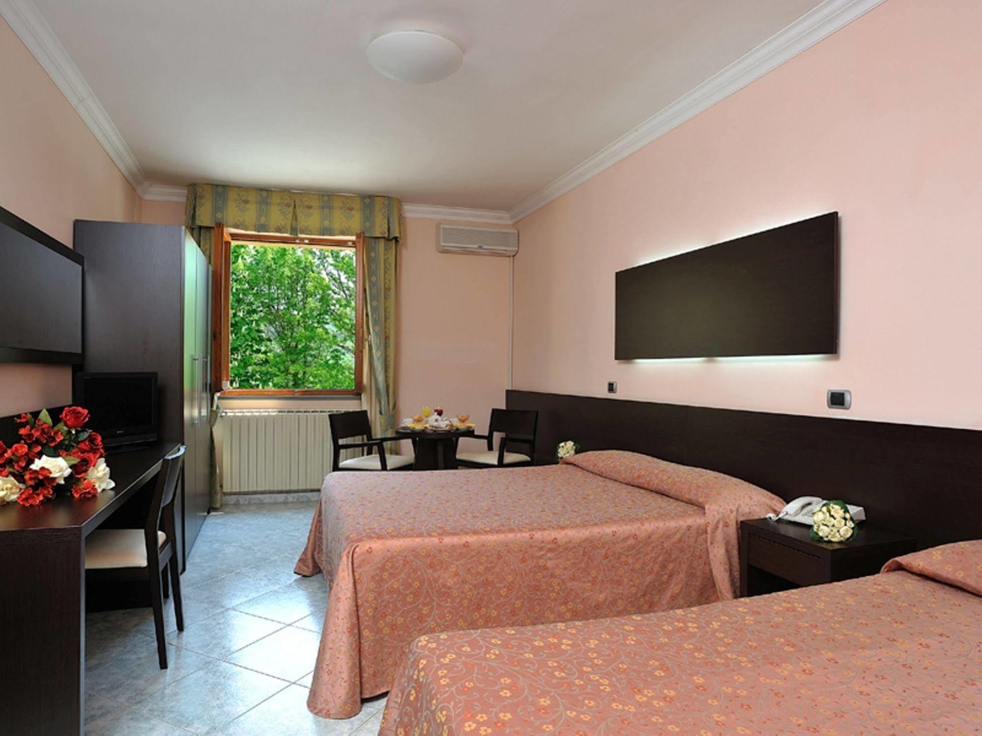Hotel La Meridiana 乌尔比诺 外观 照片