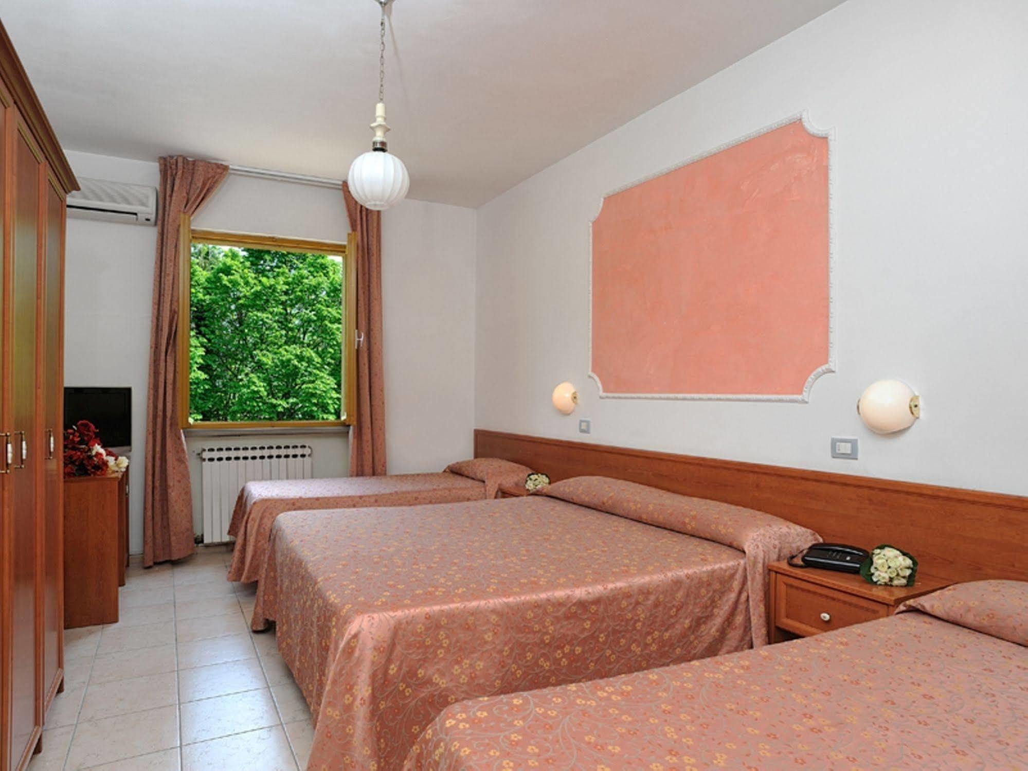 Hotel La Meridiana 乌尔比诺 外观 照片