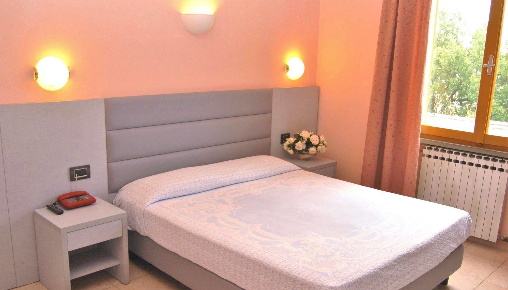 Hotel La Meridiana 乌尔比诺 外观 照片